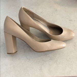 Life Stride nude pumps sz 8.5